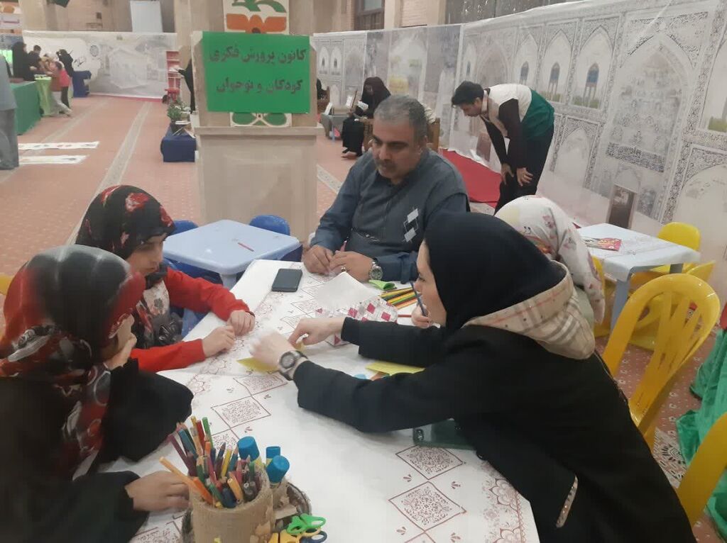 1279214-1 حضور فعالانه کانون در هشتمین نمایشگاه قرآن و عترت استان گلستان
