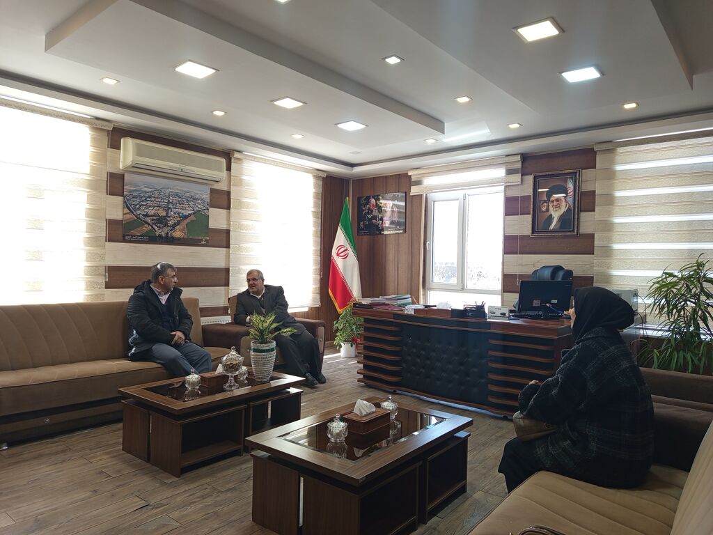 1279460-3 دیدار مربیان و اعضای مراکز فرهنگی و هنری کانون با مسئولان