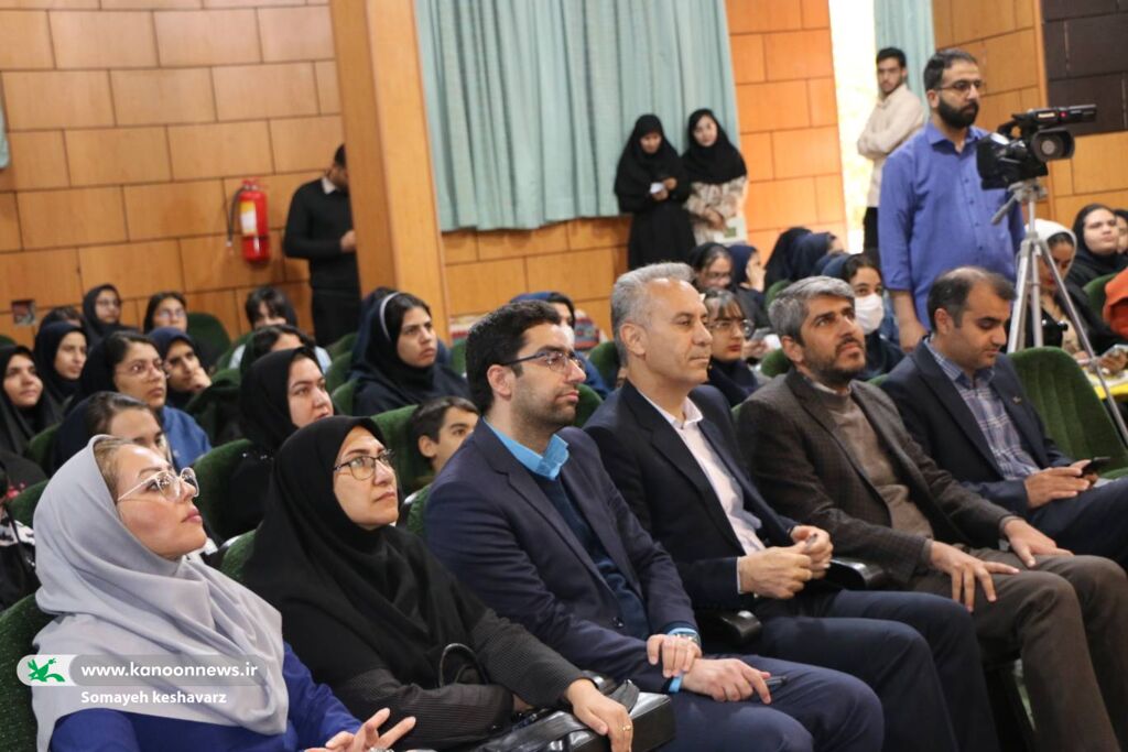 1279490-1 افتتاح باشگاه ادبی سیمرغ در کانون فارس