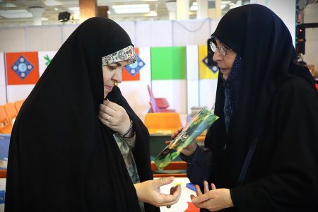 کلر ژوبرت در غرفه کانون پرورش فکری