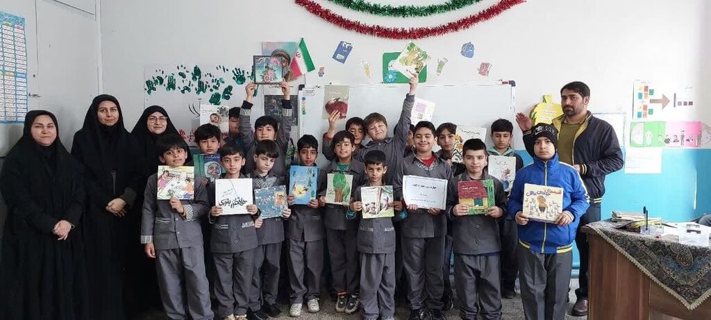 1279721-2 آغاز اجرای طرح ملی «۱۴ کتاب ۱۴ روزِ بهاری» در گلستان