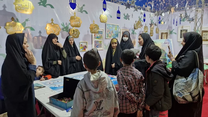 1279789-2 نمایشگاه قرآن و عترت بهترین مکان برای تبیین و تعمیق مفاهیم قرآنی در بین کودکان و نوجوانان است