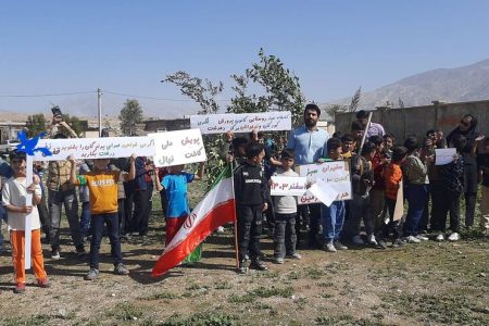 کاشت ۱۰۰ اصله نهال توسط کتابخانه سیار روستایی دهدشت