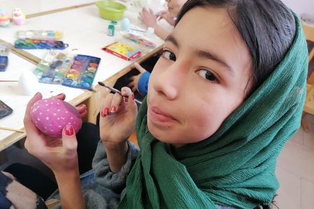 برگزاری ورکشاپ تخم‌مرغ‌های رنگی در آستانه سال نو در مرکز فرهنگی هنری بسطام