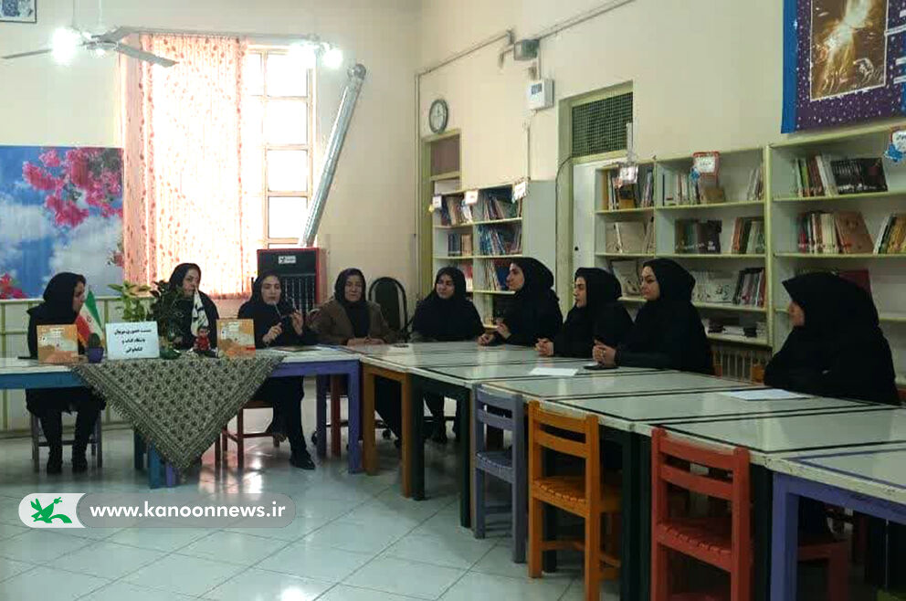 1280167 نقد کتاب «پیامبر و ابر» در نشست مربیان باشگاه کتابخوانی خرمآباد