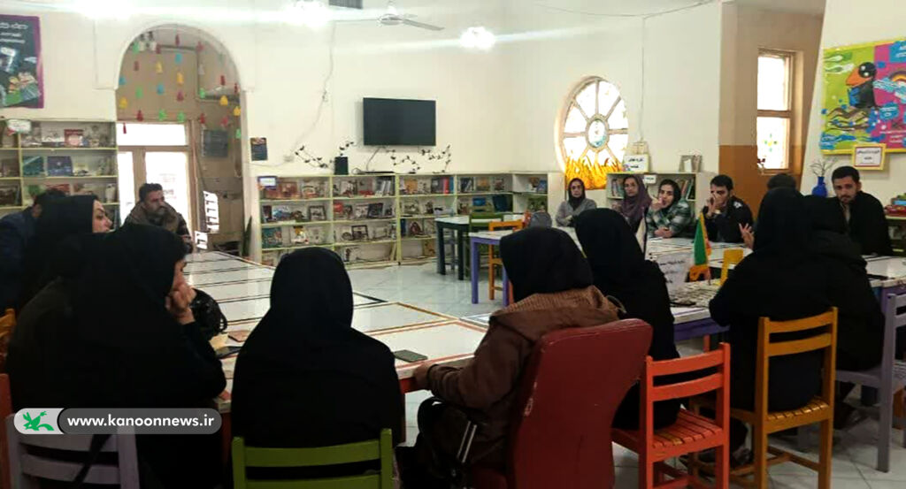 1280168 نقد کتاب «پیامبر و ابر» در نشست مربیان باشگاه کتابخوانی خرمآباد