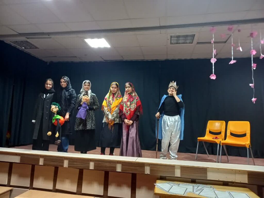 اعضای کانون پرورش فکری استان به  اسقبال بهار رفتند