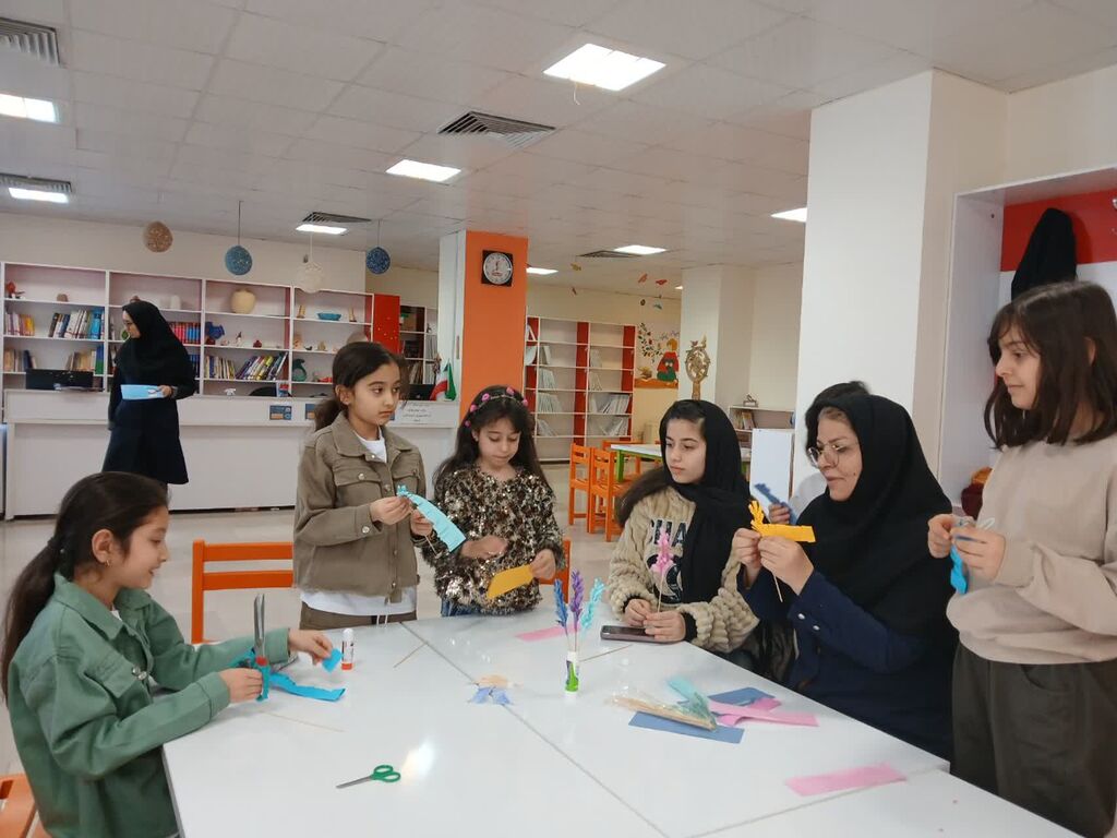 اعضای کانون پرورش فکری استان به  اسقبال بهار رفتند