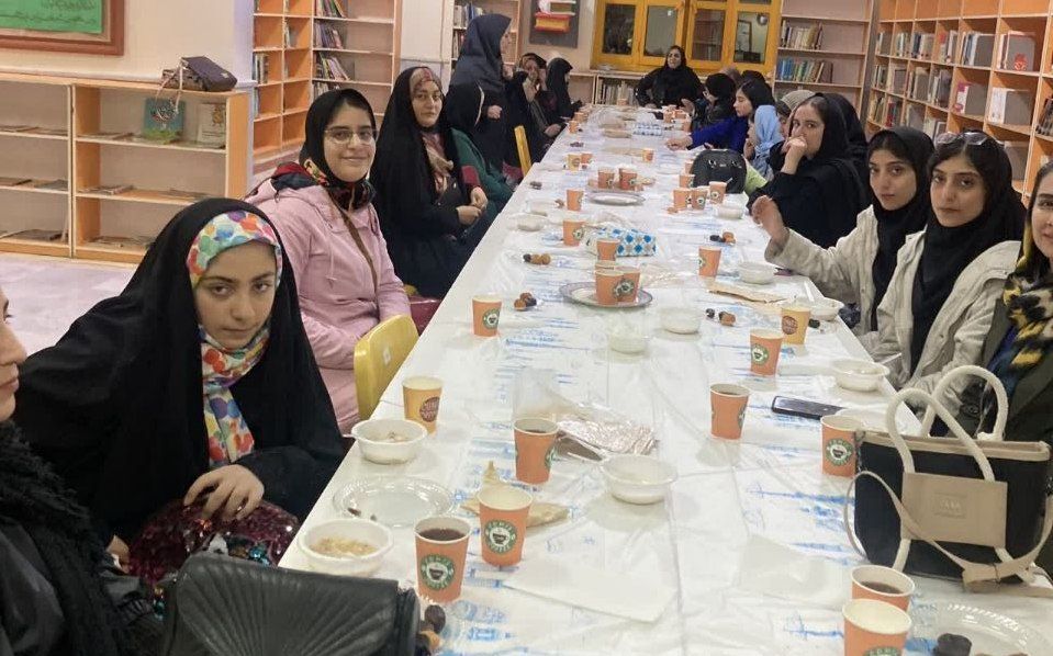 1280969 آخرین نشست انجمن ادبی قاصدک کرمانشاه سال ۱۴۰۳ با طعم شیرین افطار