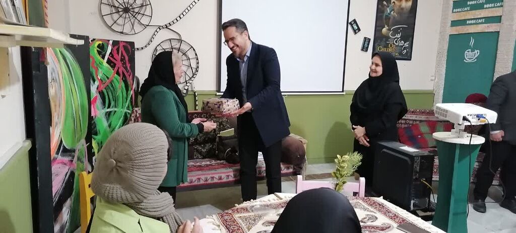 1280970 آخرین نشست انجمن ادبی قاصدک کرمانشاه سال ۱۴۰۳ با طعم شیرین افطار