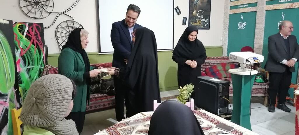 1280973 آخرین نشست انجمن ادبی قاصدک کرمانشاه سال ۱۴۰۳ با طعم شیرین افطار