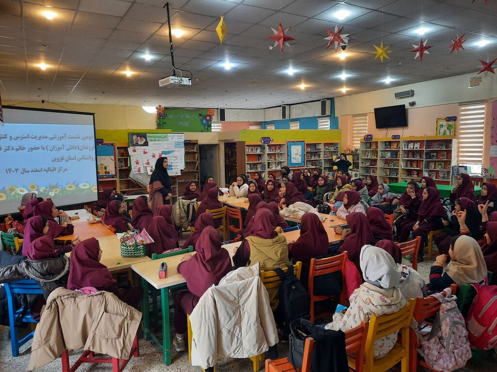 1281010-2 رونق اسفندماهی در مراکز فرهنگی و هنری کانون استان قزوین