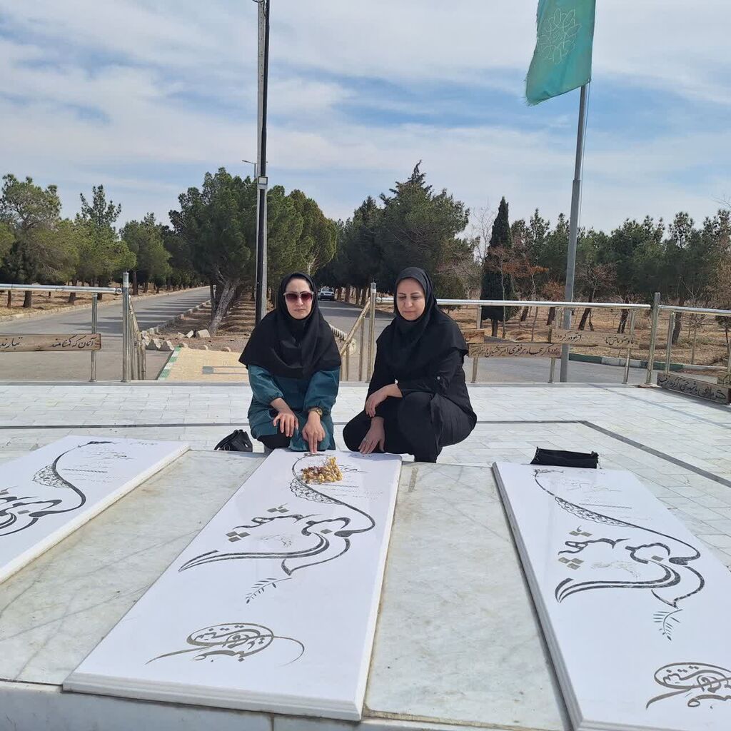 1281031 بزرگداشت روز شهدا در مراکز فرهنگی هنری سمنان