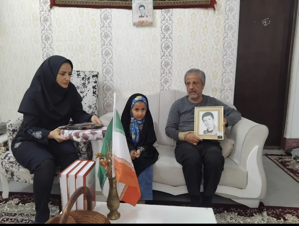 1281034 بزرگداشت روز شهدا در مراکز فرهنگی هنری سمنان