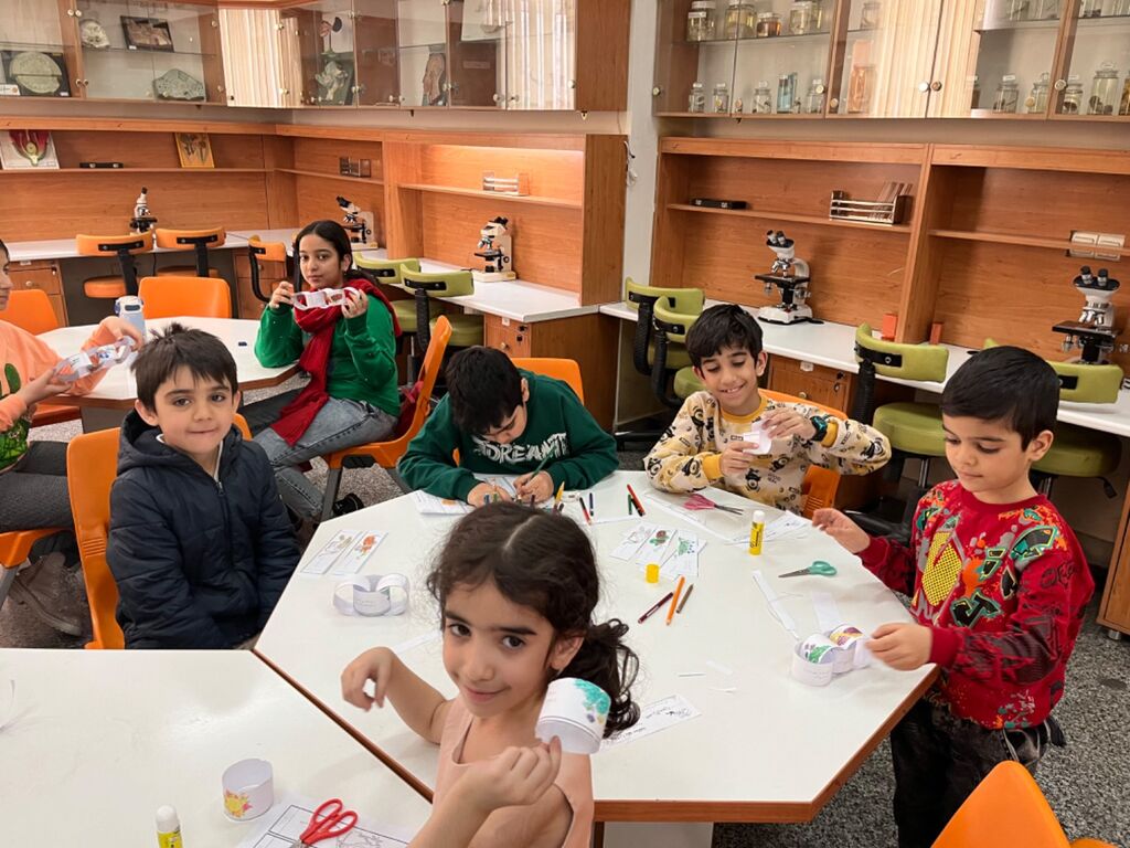 1281056 محیط زیست ایران را به دست نسل آگاه بسپاریم