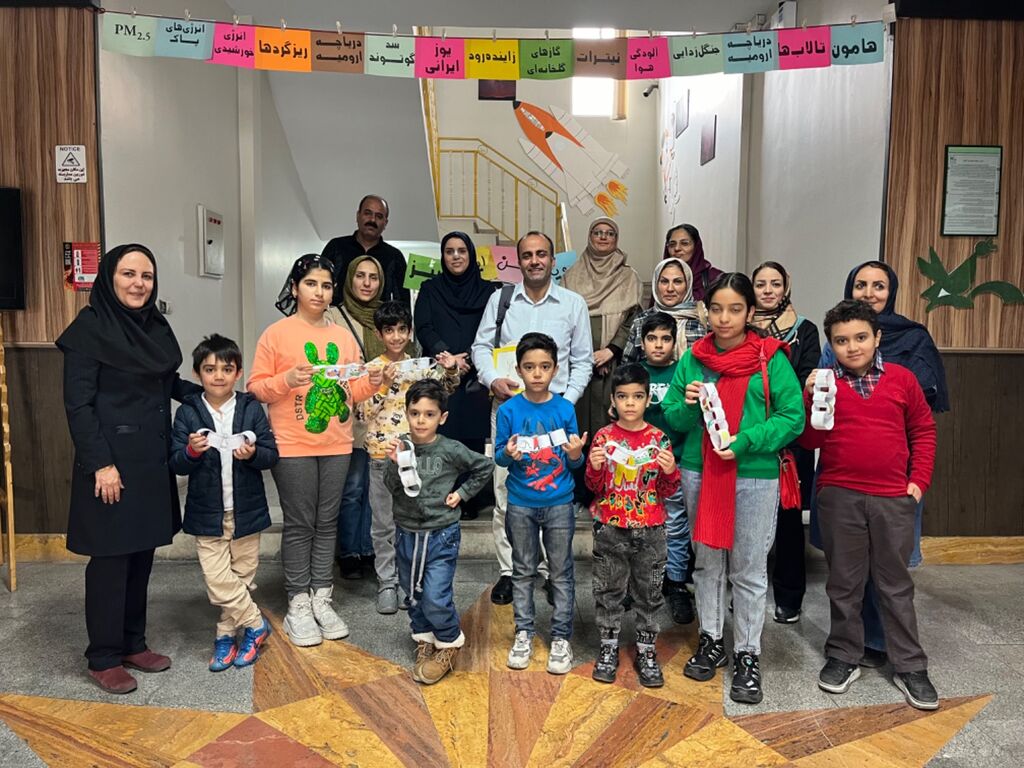 1281058 محیط زیست ایران را به دست نسل آگاه بسپاریم