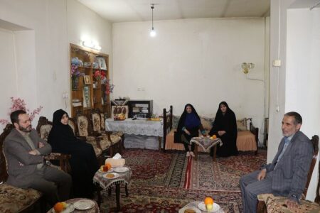 دیدار با مادر شهید سید علی‌رضا میرقادری در اصفهان انجام شد