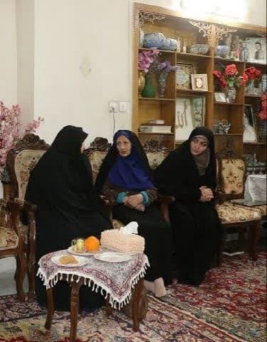 دیدار با مادر شهید سید علی‌رضا میرقادری در اصفهان انجام شد