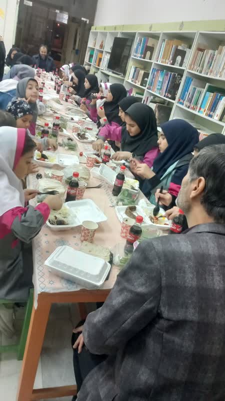 محفل انس با قرآن و ضیافت افطاری در مرکز فرهنگی هنری کانون خنجین