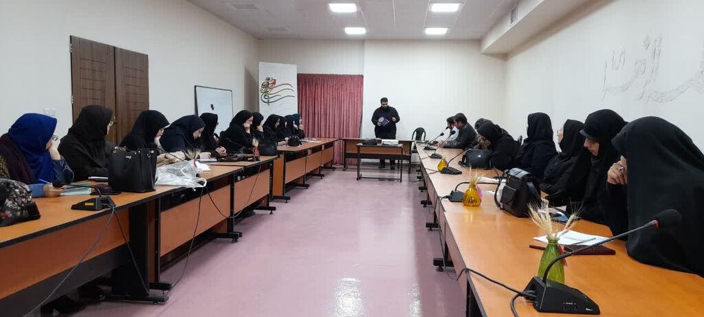 1281538 برگزاری کارگاه آموزشی امر به معروف و نهی از منکر در کانون همدان
