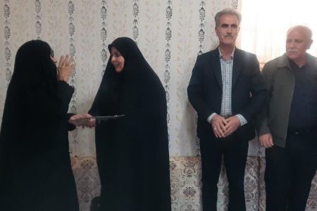 دیدار مدیرکل کانون ایلام با خانواده شهید علی جرایه