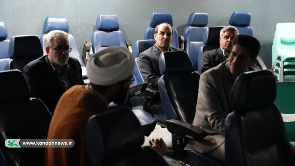 1281691 بازدید مدیرکل بازرسی استان از مراکز فرهنگی هنری کانون زنجان