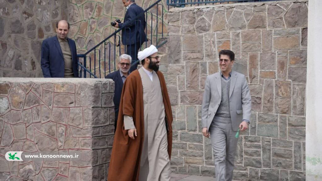 1281692 بازدید مدیرکل بازرسی استان از مراکز فرهنگی هنری کانون زنجان
