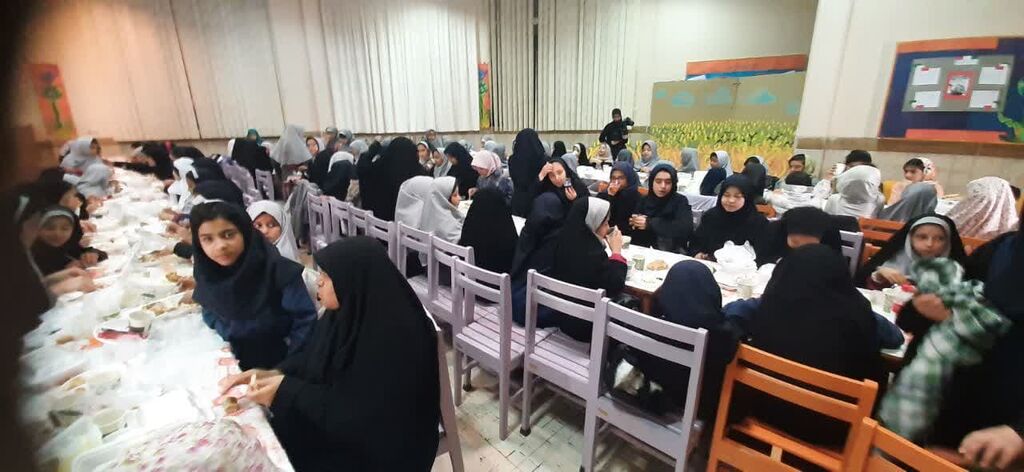 1281706 ضیافت افطار در مرکز فرهنگی، هنری شماره ۸ مشهد
