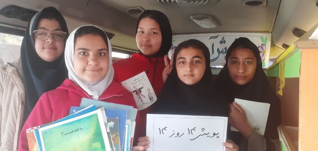 1281723 اجرای پویش «۱۴ کتاب، ۱۴ روزِ بهاری» در مراکز سیار روستایی همزمان با مراکز فرهنگی