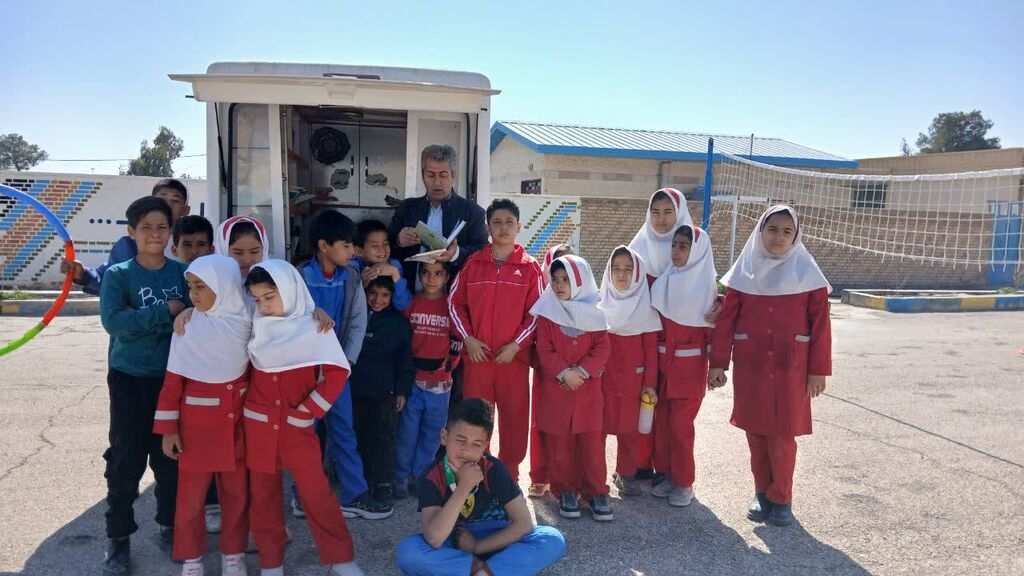 1281724 اجرای پویش «۱۴ کتاب، ۱۴ روزِ بهاری» در مراکز سیار روستایی همزمان با مراکز فرهنگی
