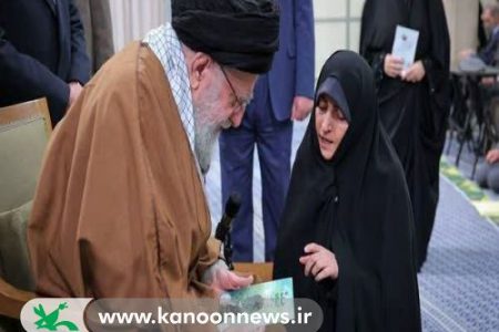 دیدار مربی فرهنگی استان و شاعر کودک و نوجوان با رهبر معظم انقلاب در نشست شاعران