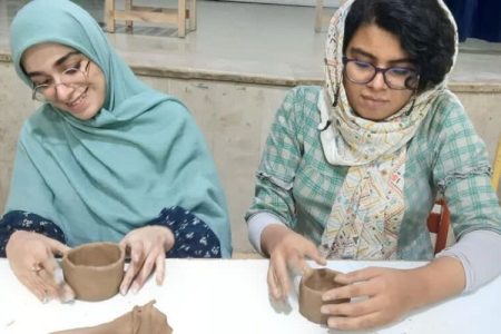 پیشواز نوروز با ساخت ماگ‌های دست‌ساز در مرکز گلشهر