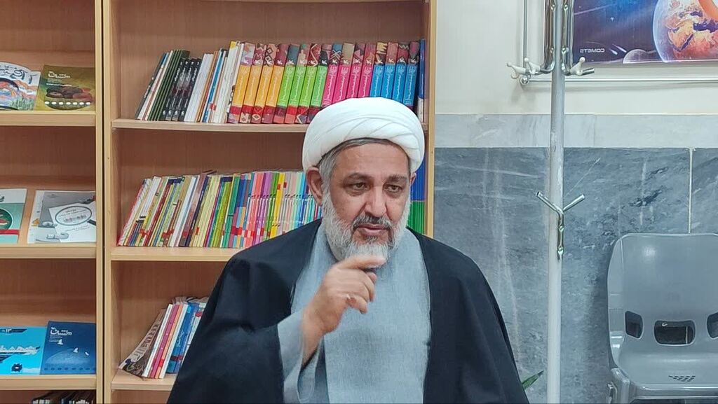 حضور حجت الاسلام مراد بیگی نماینده استان در خبرگان رهبری ومدیرحوزه علمیه ایلام در مرکز نجوم