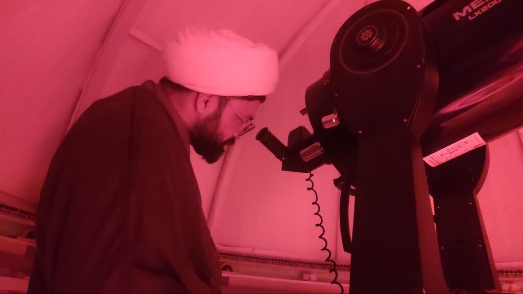 حضور حجت الاسلام مراد بیگی نماینده استان در خبرگان رهبری ومدیرحوزه علمیه ایلام در مرکز نجوم