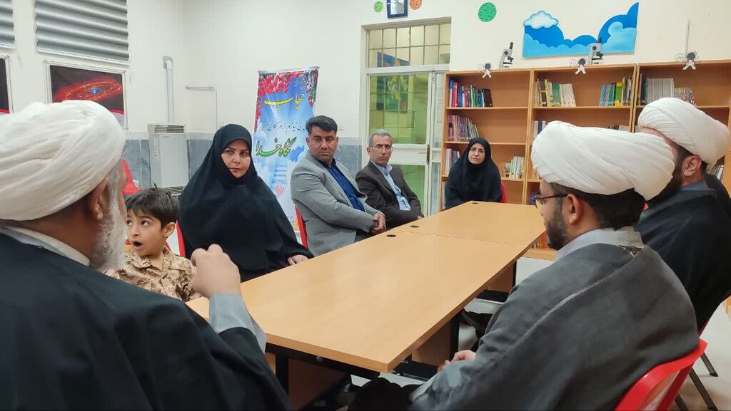 حضور حجت الاسلام مراد بیگی نماینده استان در خبرگان رهبری ومدیرحوزه علمیه ایلام در مرکز نجوم