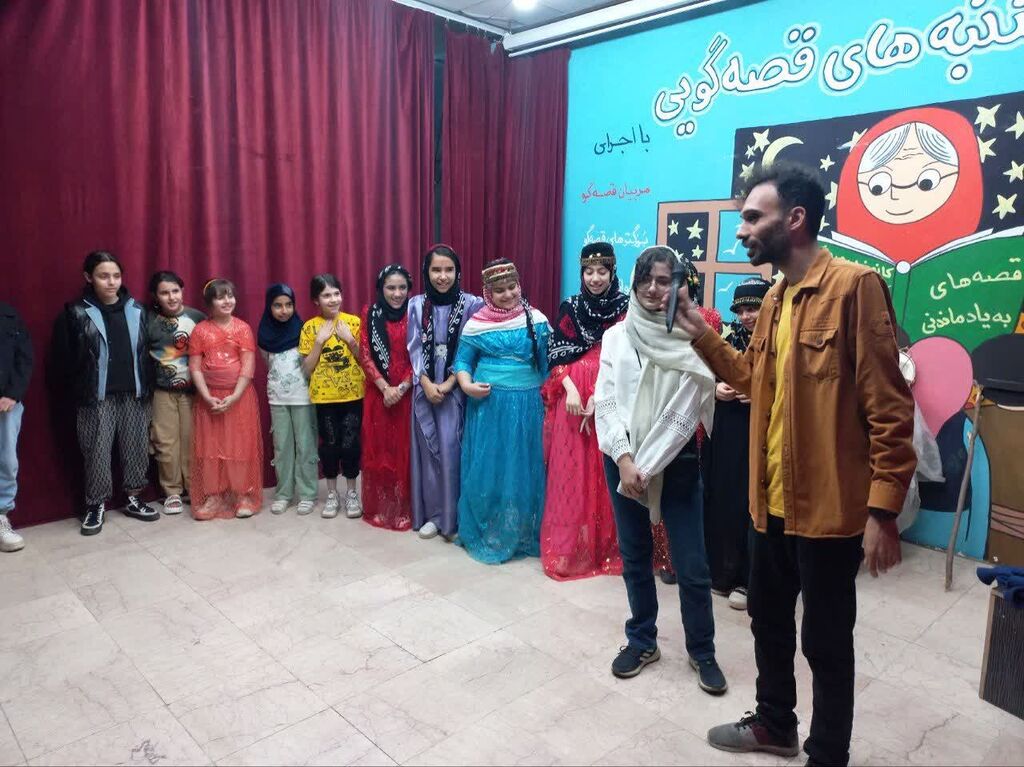 1282965-1 کانون کرمانشاه با آیین پنجشنبههای قصهگویی مرکز روانسر به استقبال بهار رفت