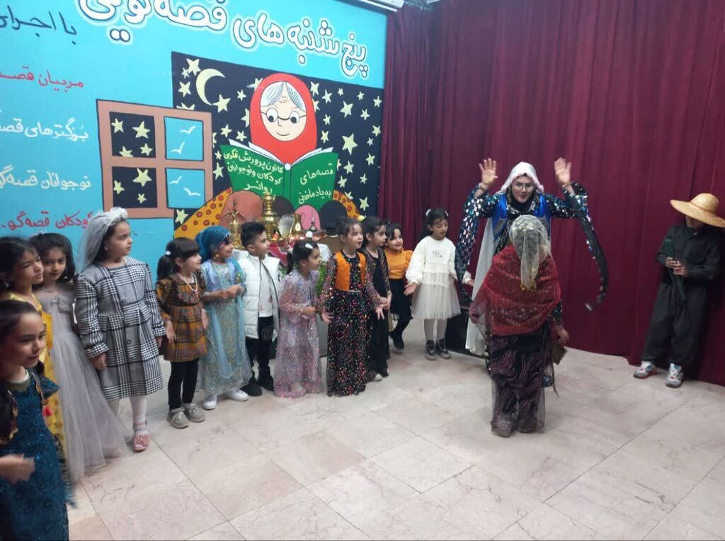 1282967-1 کانون کرمانشاه با آیین پنجشنبههای قصهگویی مرکز روانسر به استقبال بهار رفت