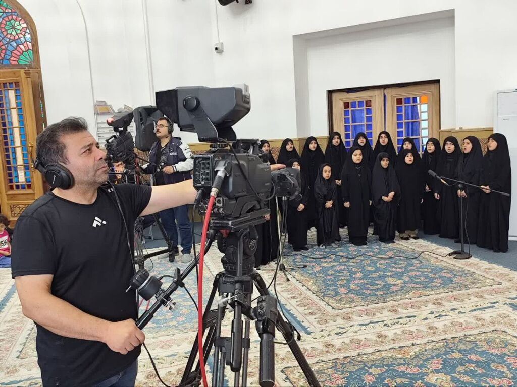 1282981-2 حضور اعضای مرکز سرپلذهاب در تحویل سال علوی بقعه احمدابن اسحاق