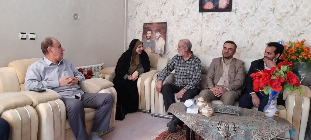 1283129 دیدار نوروزی مدیرکل کانون همدان در اولین روز کاری