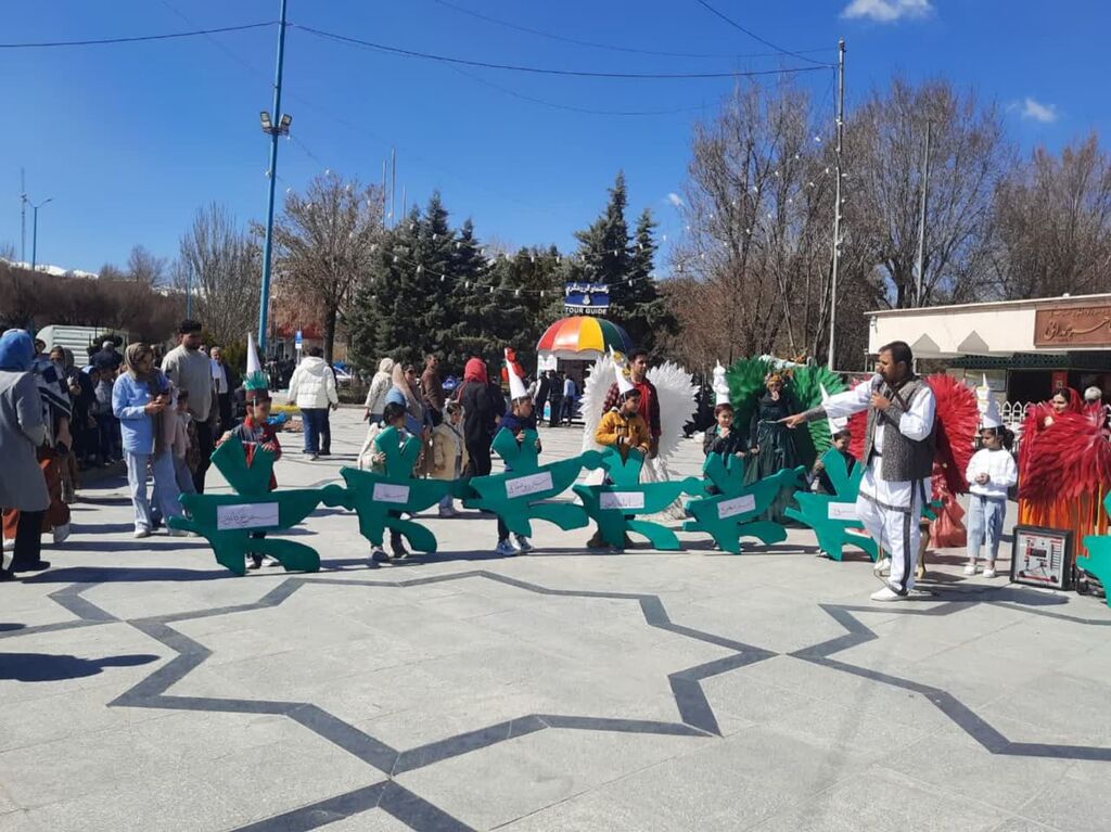 اجرای برنامه همدان‌شناسی با بچه‌مچه‌های کانون همدان