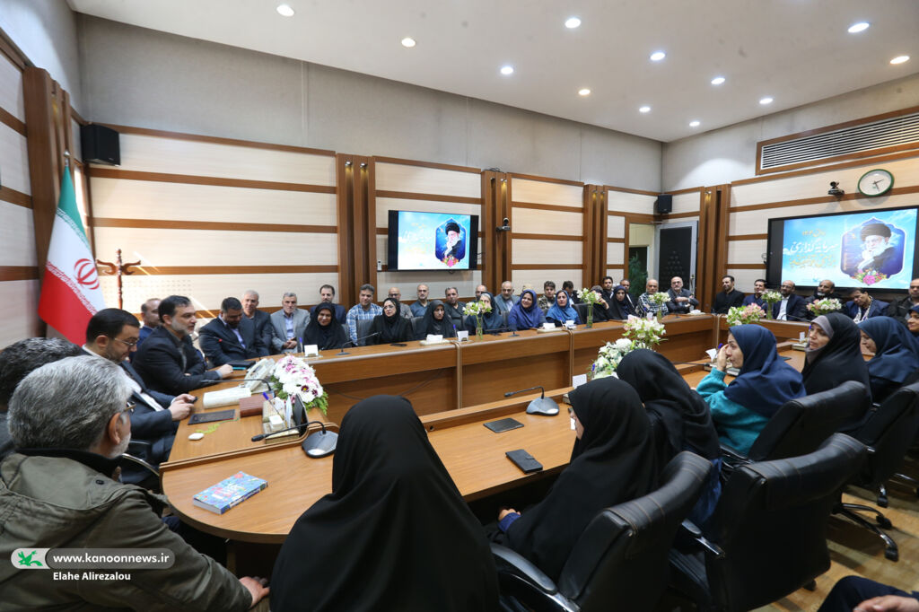 کار کانون حکمرانی و تربیت است