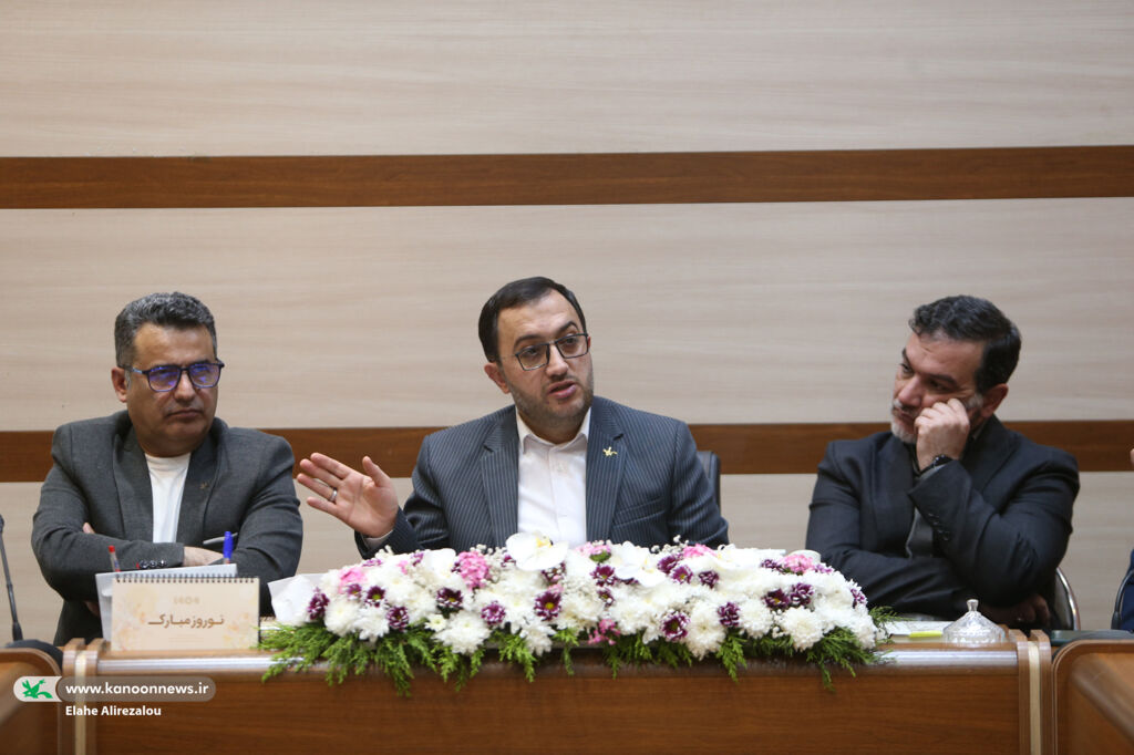 کار کانون حکمرانی و تربیت است