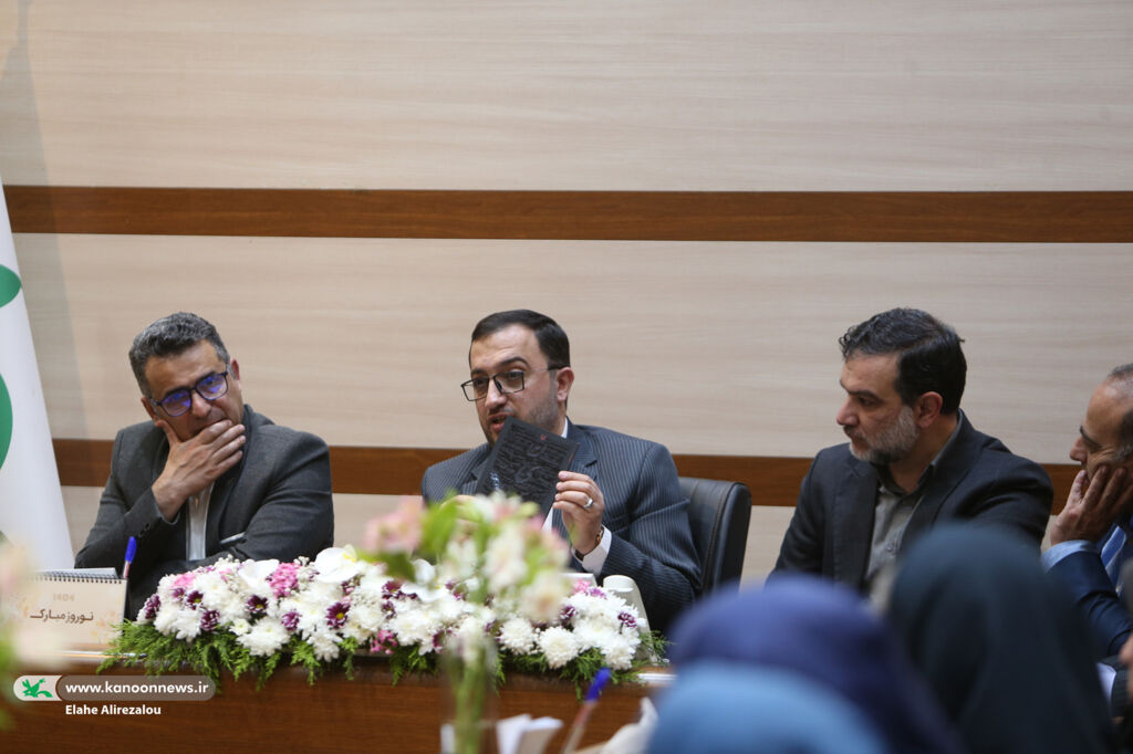 1283172 کار کانون حکمرانی و تربیت است