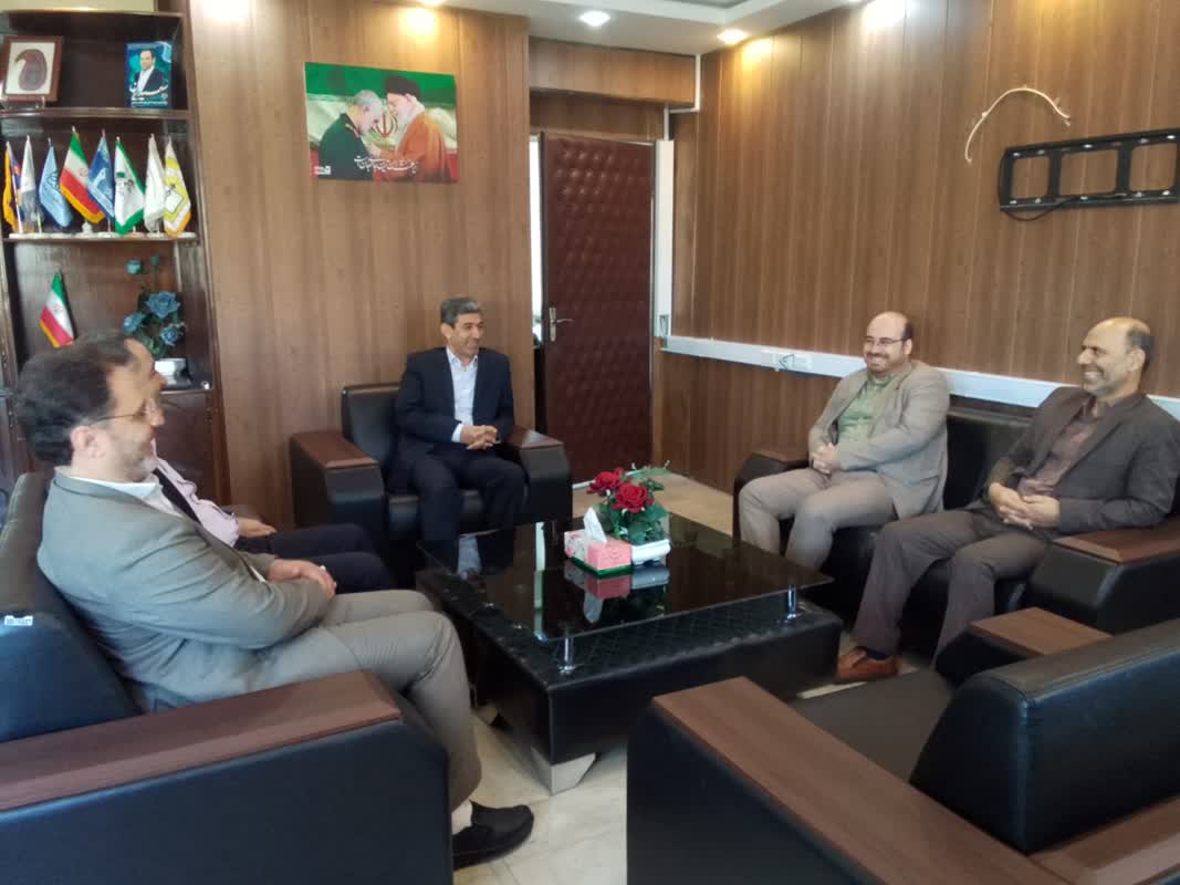 1283308 دیدار نوروزی مدیرکل کانون استان مرکزی با مدیرکل آموزش و پرورش