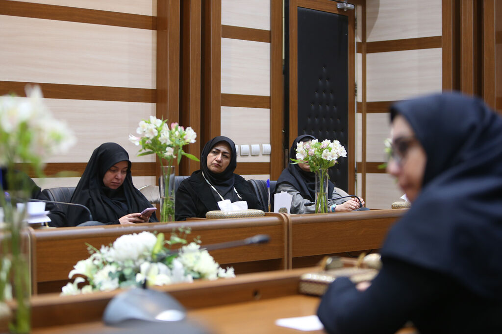 1283340-2 مربیان کانون باید توانمند شوند