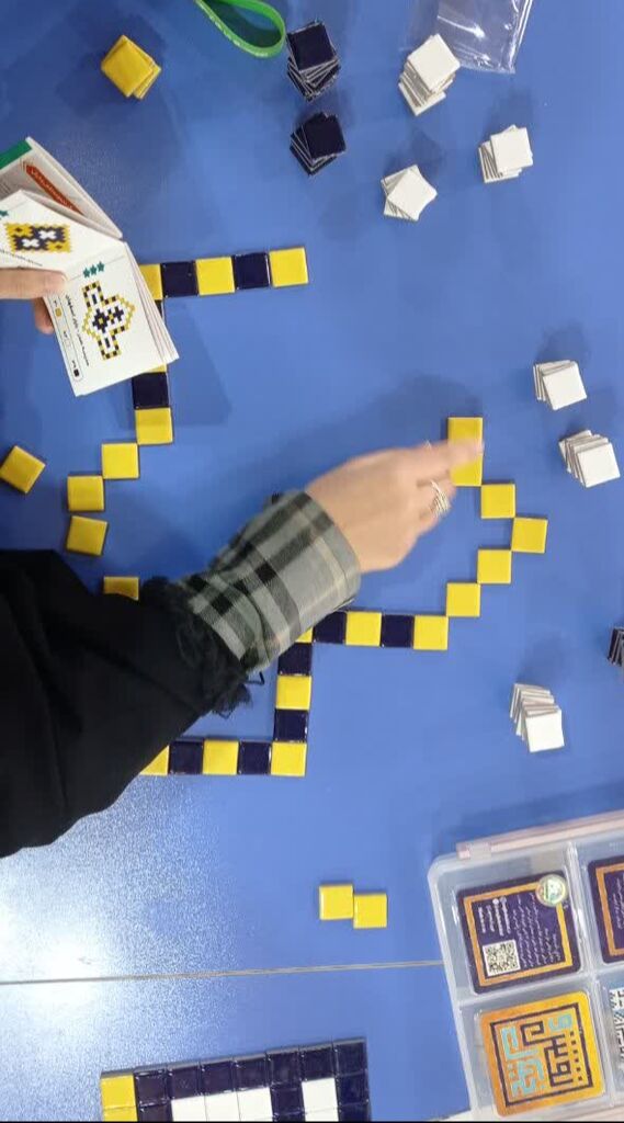 بازدید مدیرکل کانون کرمانشاه از میز "بیا بازی" مرکز آفرینش