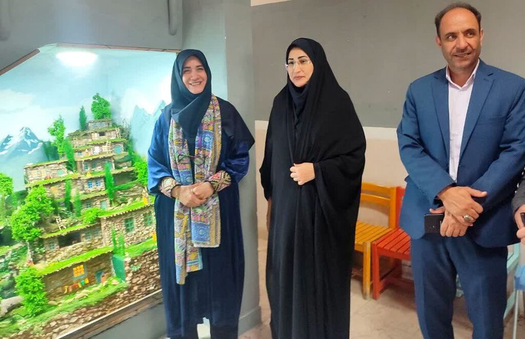 1284900-1 بازدید معاون صنایع دستی وزارت میراث فرهنگی، از مرکز روانسر