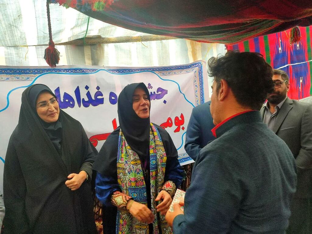 1284901-1 بازدید معاون صنایع دستی وزارت میراث فرهنگی، از مرکز روانسر