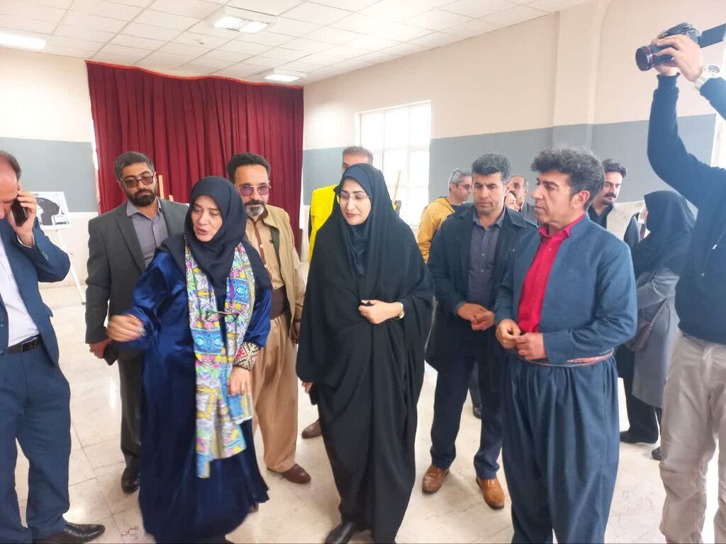 1284905-1 بازدید معاون صنایع دستی وزارت میراث فرهنگی، از مرکز روانسر