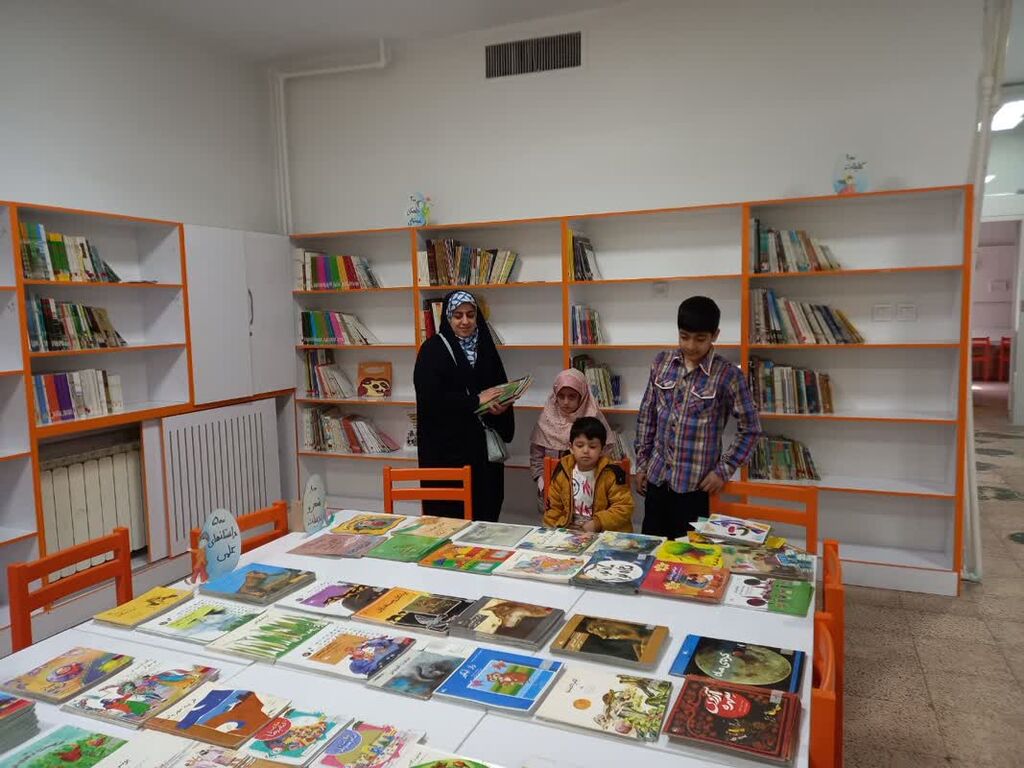 1285055-2 پیوند بهاری کودکان و نوجوانان با کتاب